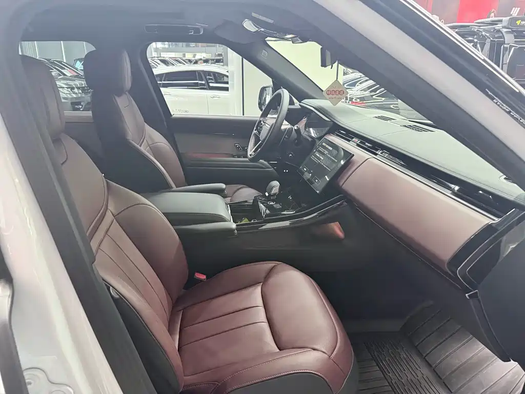 Land Rover Range Rover Sport 2025 400PS Dynamic SE