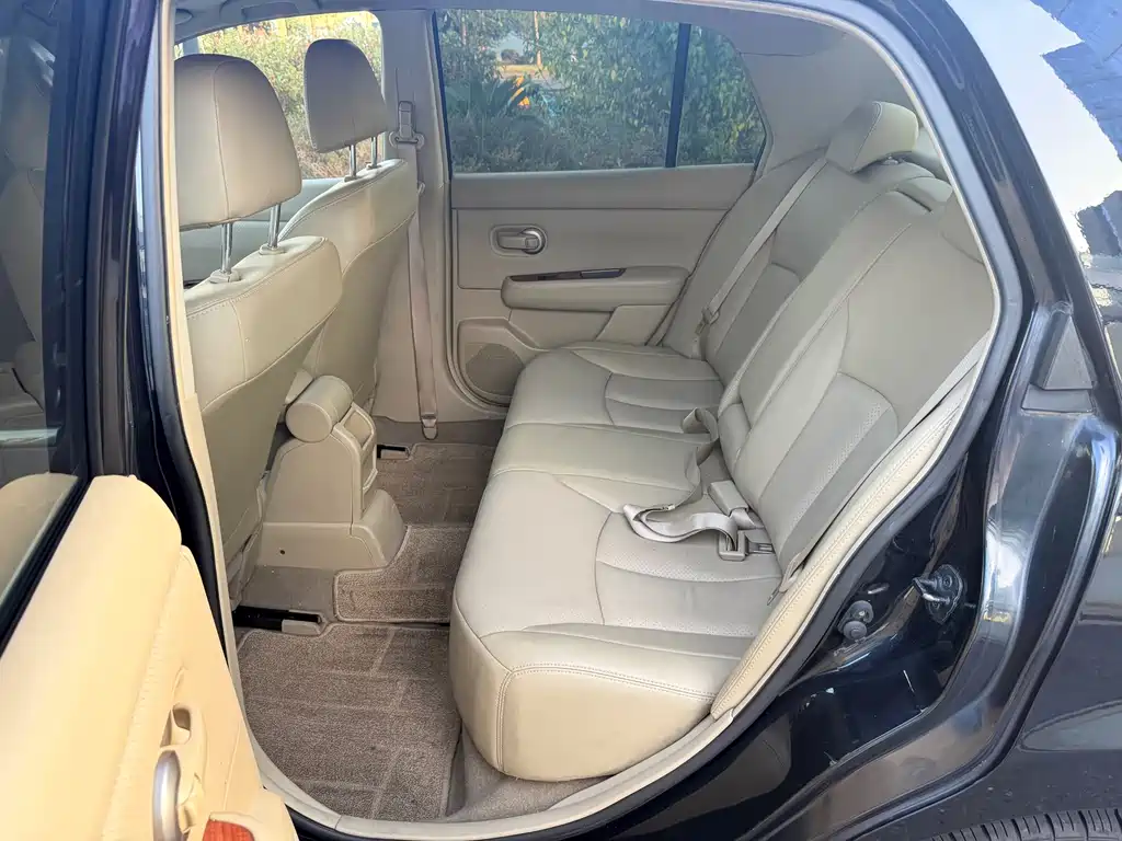 Nissan Tiida — миниатюра 9