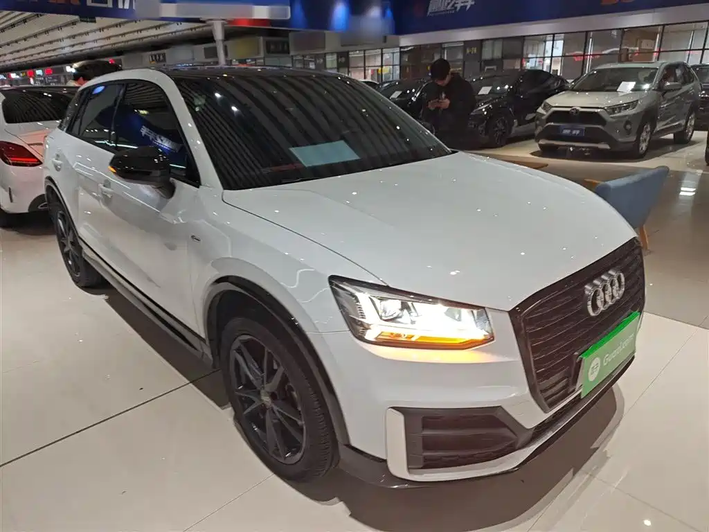 AUDI Q2L