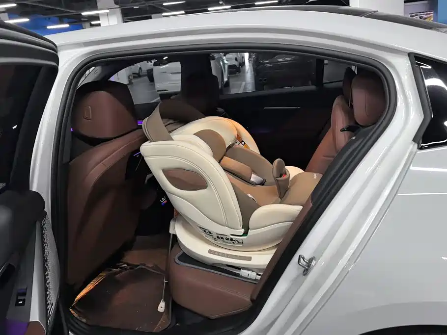 BMW 5 Series — миниатюра 11