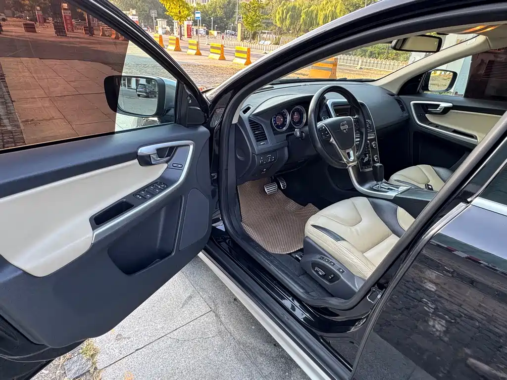 Volvo XC60 (Import) — миниатюра 11