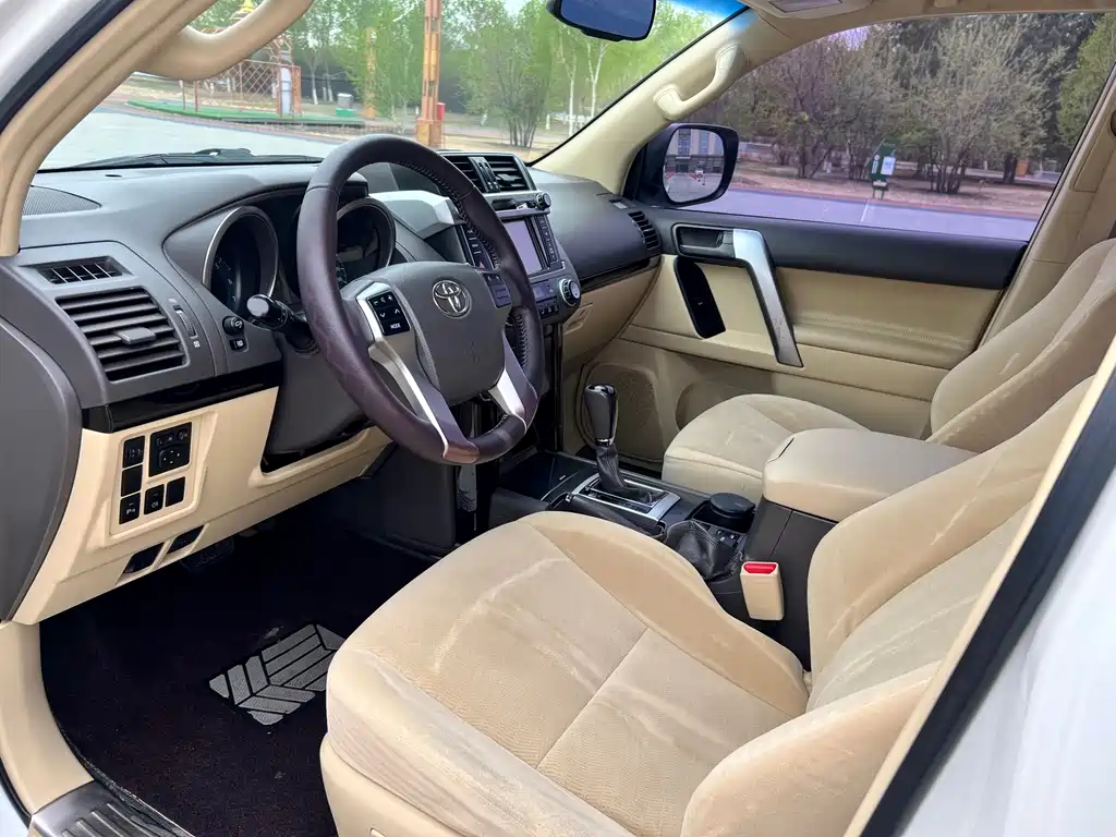 Toyota Land Cruiser Prado 2016 2.7L AT