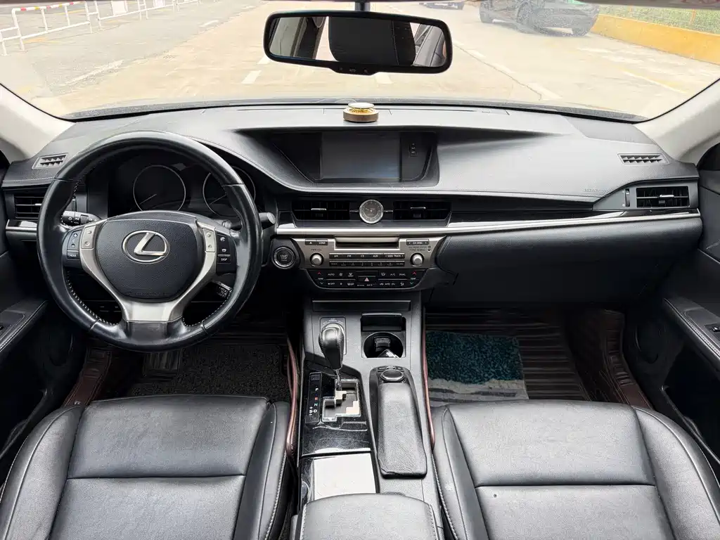 Lexus ES — миниатюра 7