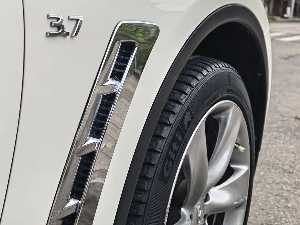 Infiniti QX70 — миниатюра 18