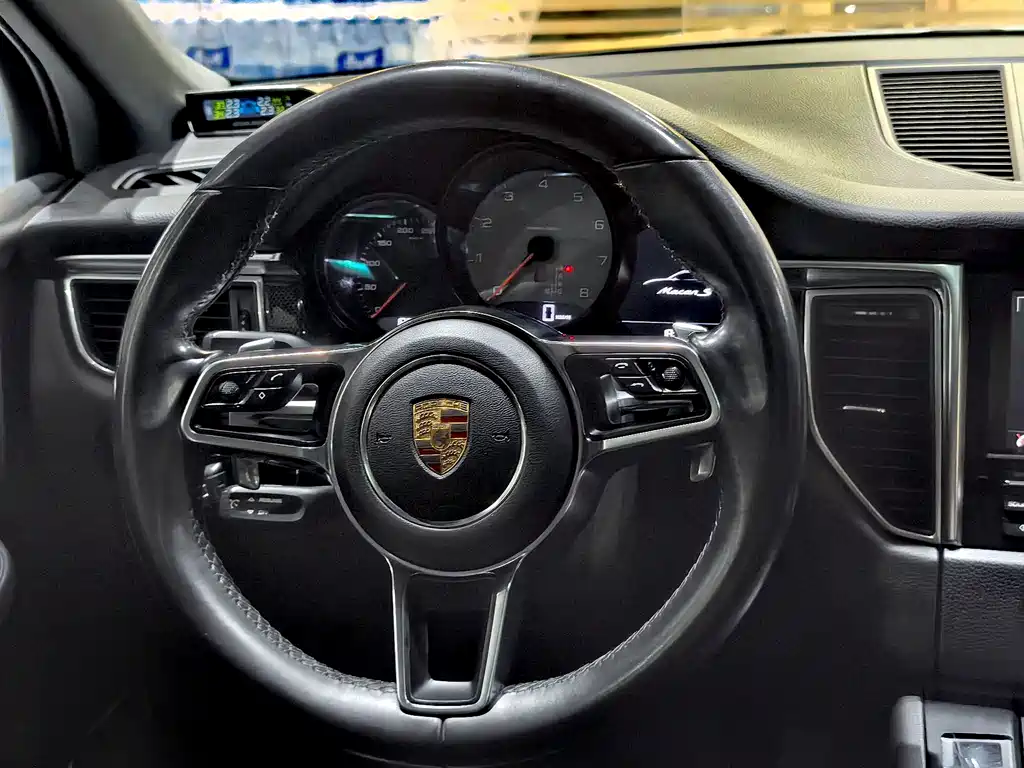 Porsche Macan — миниатюра 7