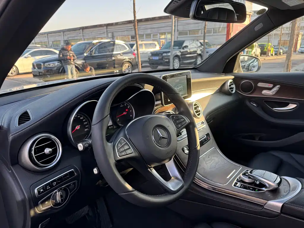 MERCEDES-BENZ GLC