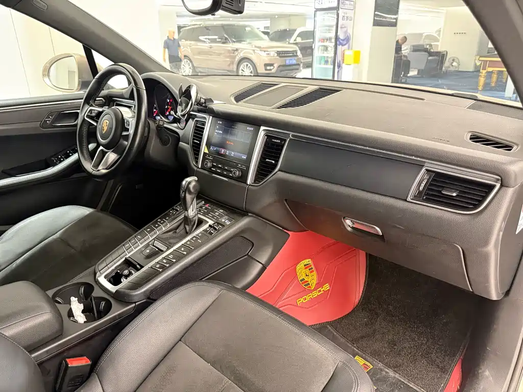 Porsche Macan — миниатюра 12