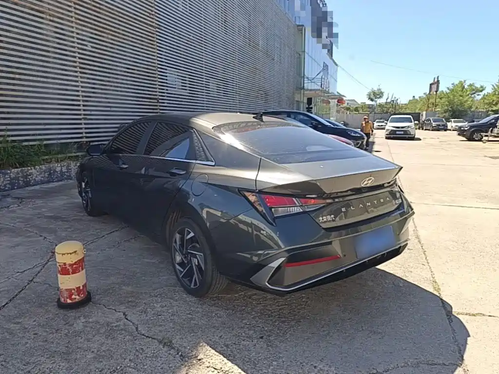 Hyundai Elantra — миниатюра 5