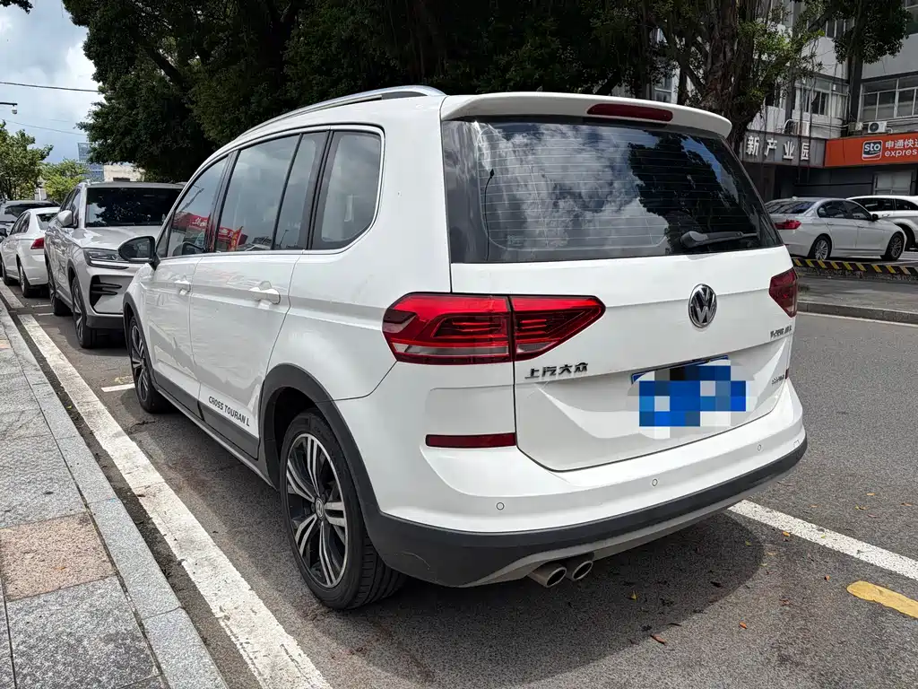 Volkswagen Touran — миниатюра 3