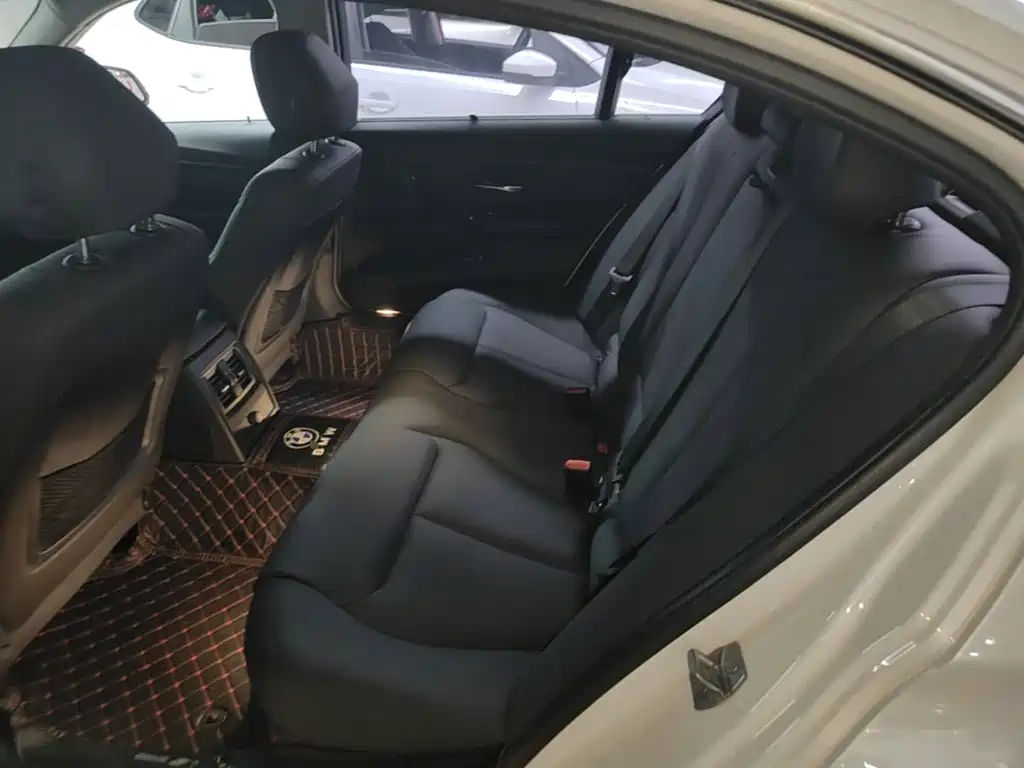 BMW 3 Series — миниатюра 17