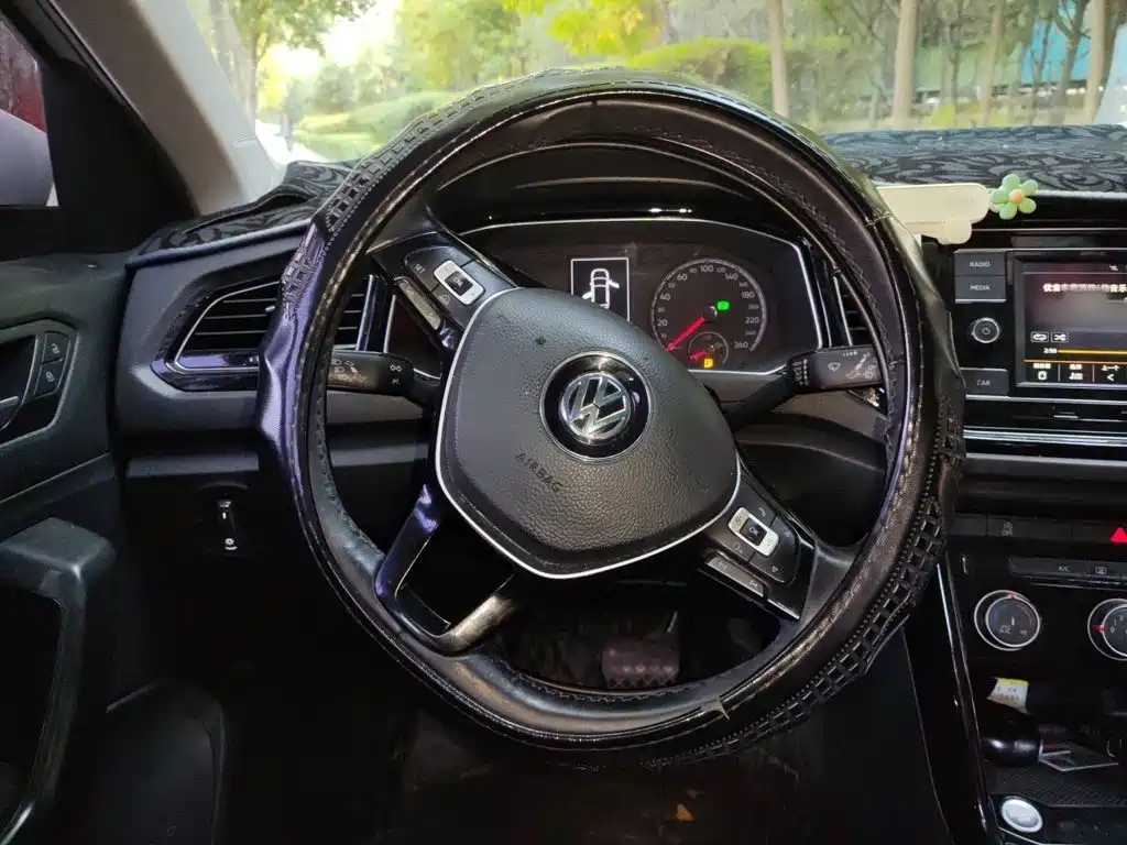 Volkswagen T-Roc — миниатюра 3