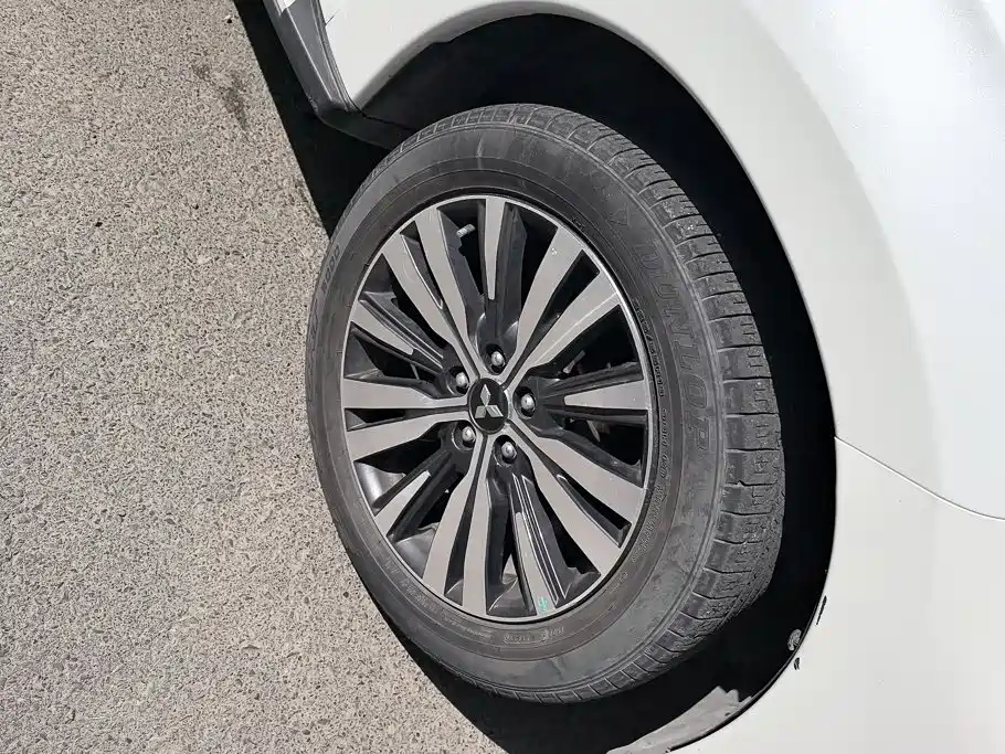Mitsubishi Outlander — миниатюра 6