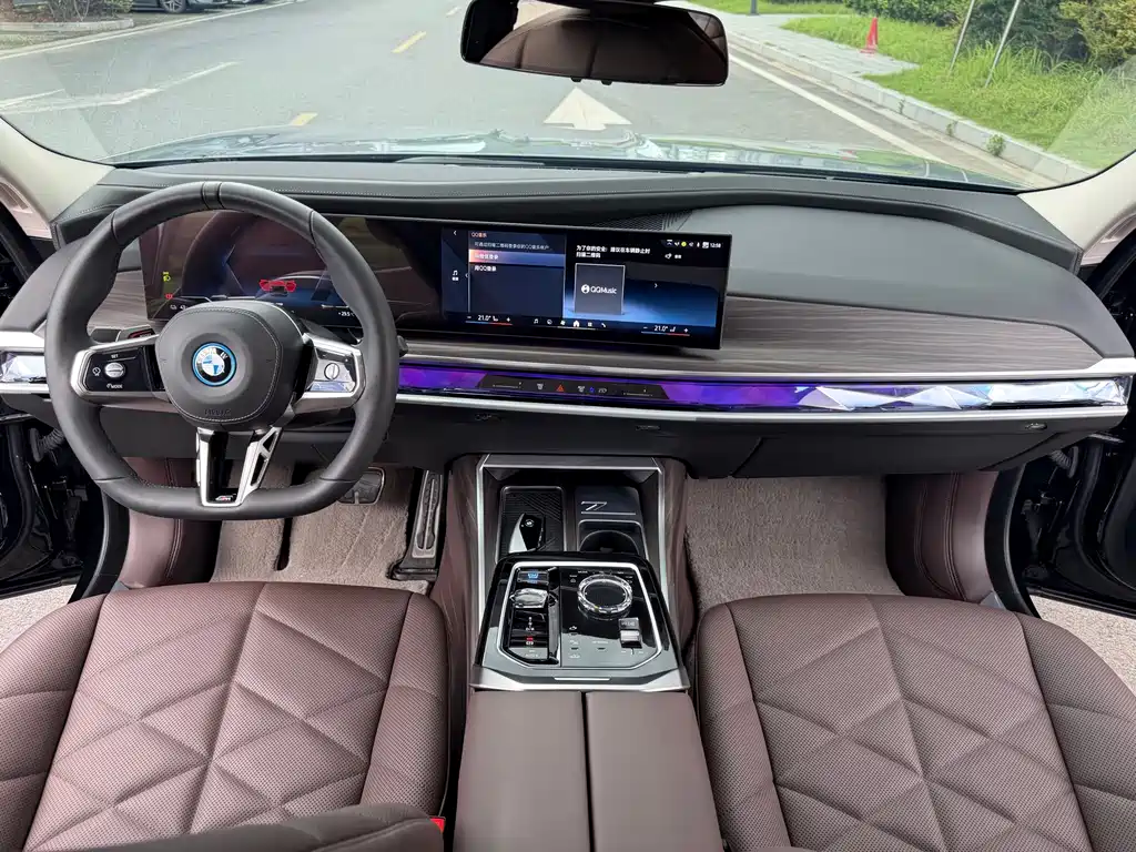 BMW i7 — миниатюра 18