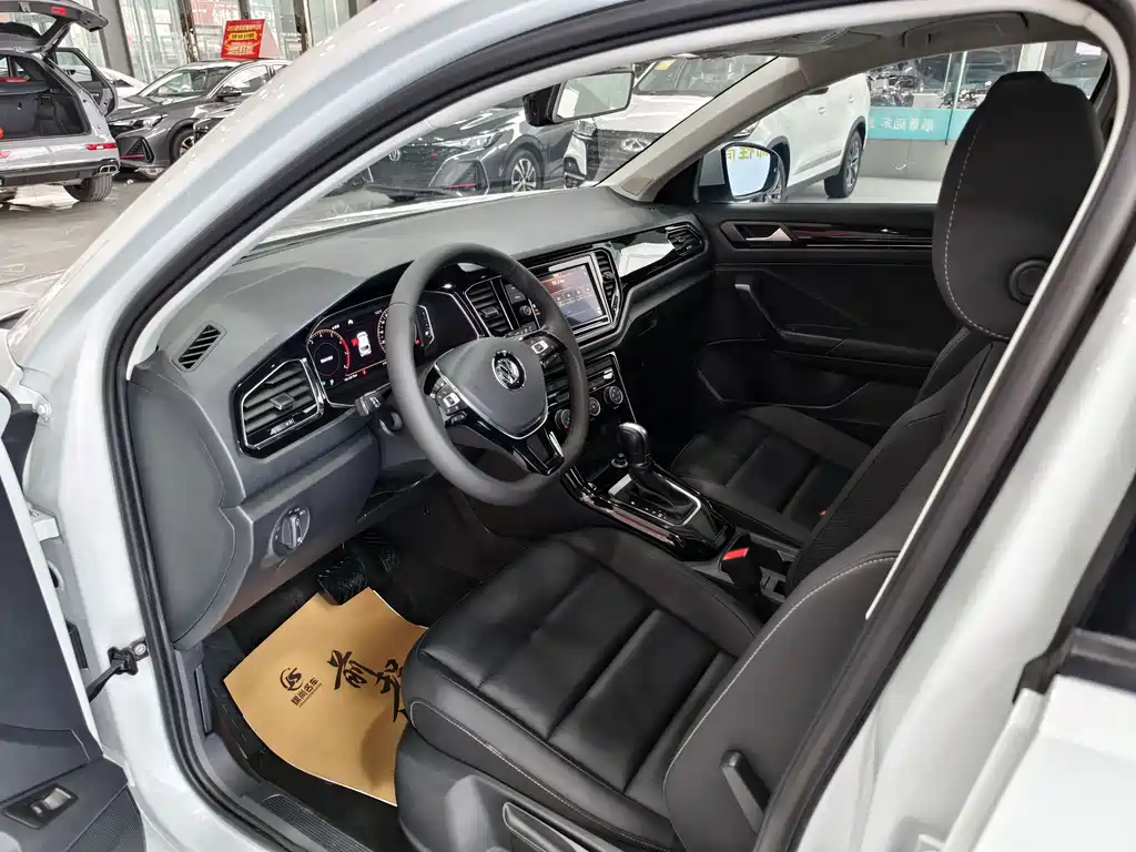 VOLKSWAGEN T ROC EXPLORING SONGS