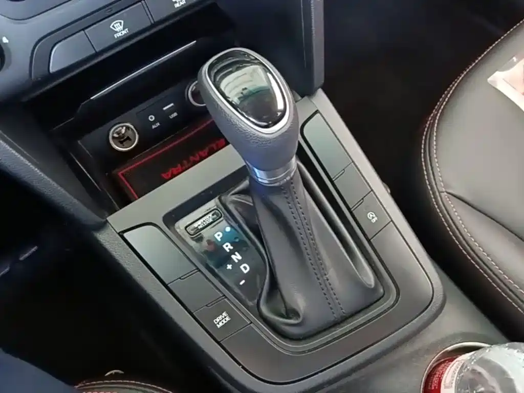 Hyundai Elantra — миниатюра 14
