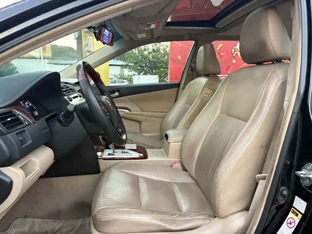 Toyota Camry — миниатюра 4