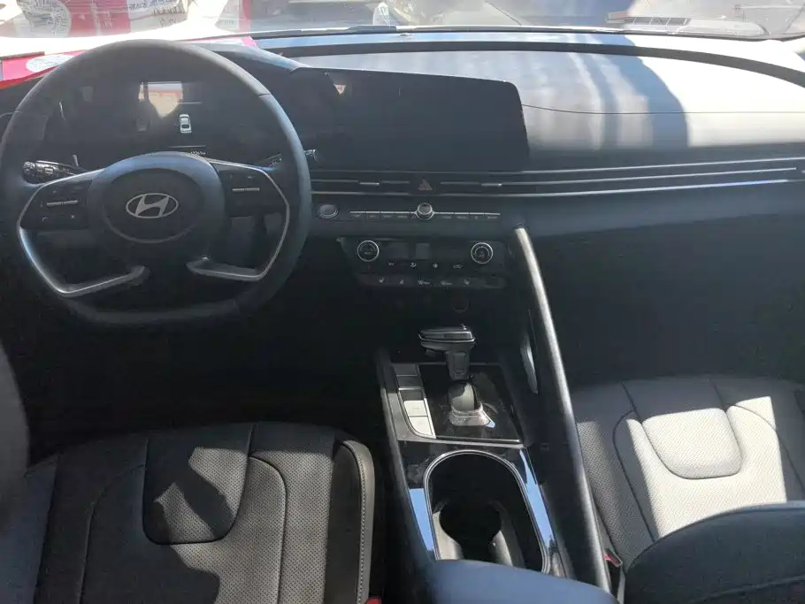 Hyundai Elantra — миниатюра 12