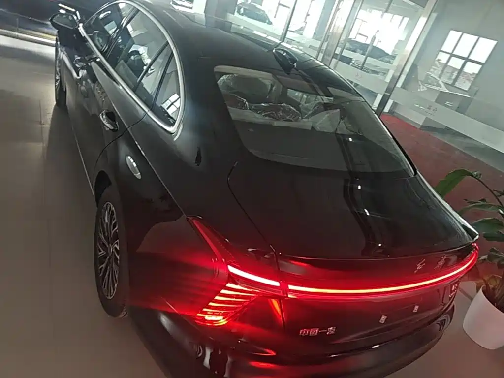 Hongqi H5 2025 2.0T AT