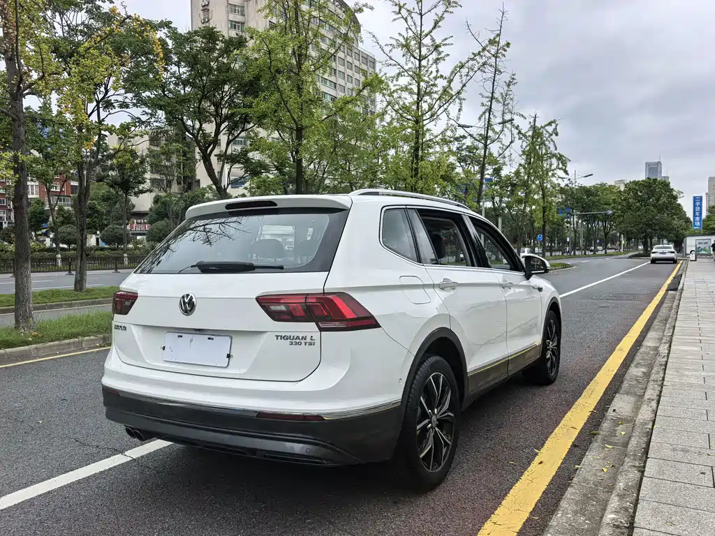 Volkswagen Tiguan L — миниатюра 20