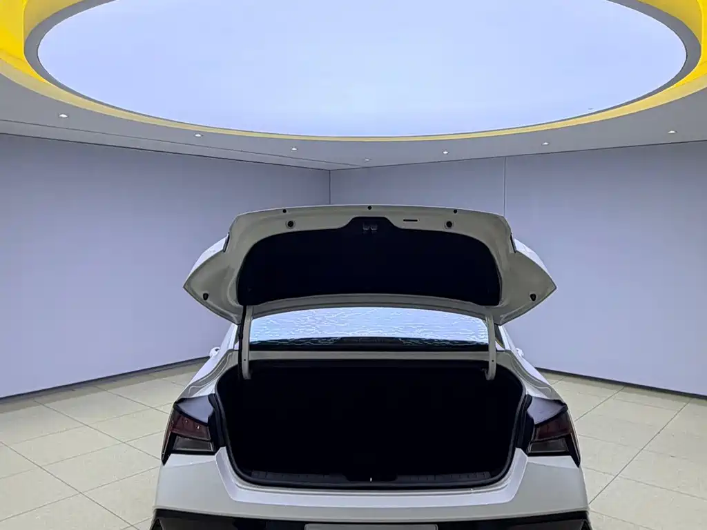 Hyundai Elantra — миниатюра 7