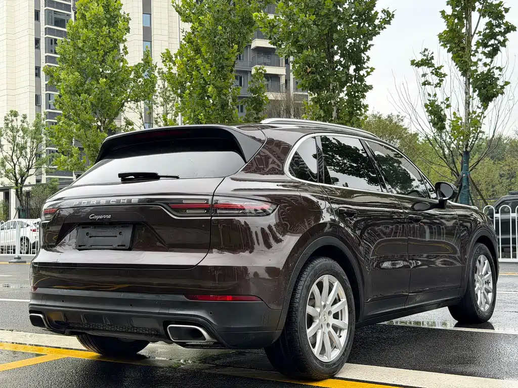 Porsche Cayenne — миниатюра 8