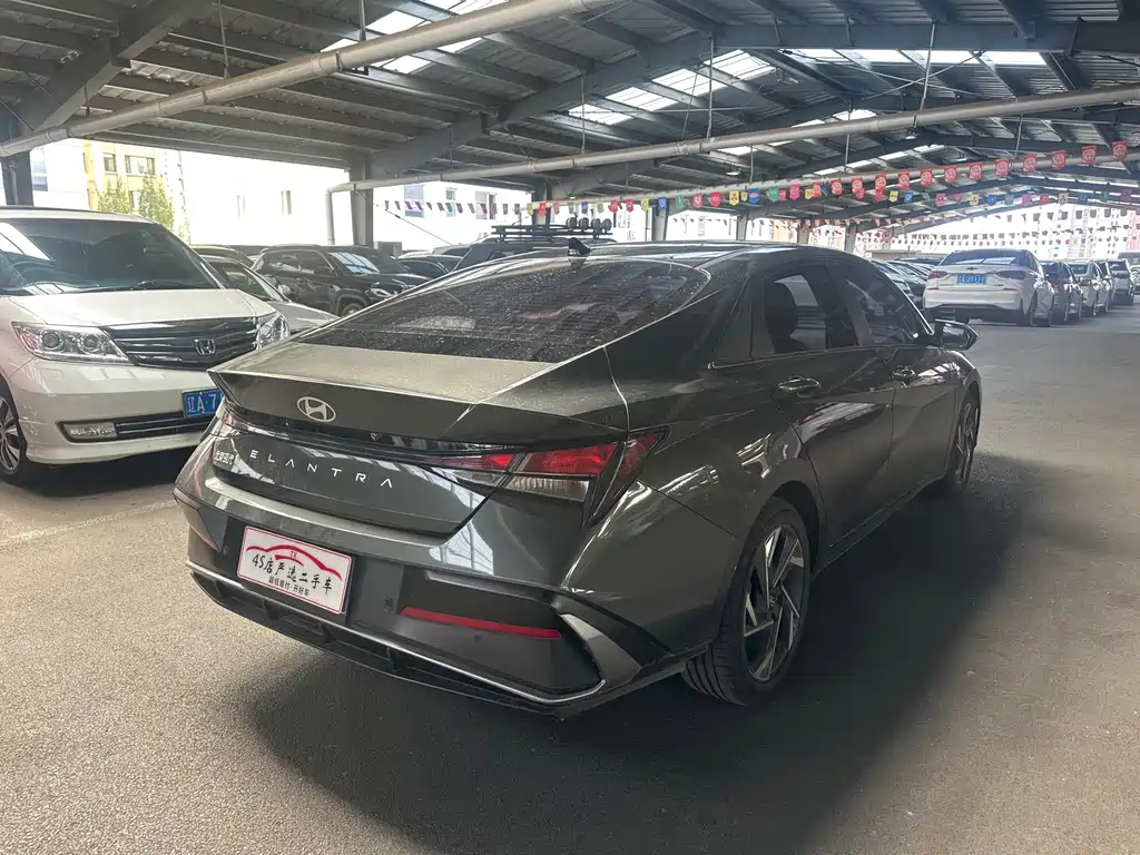 Hyundai Elantra — миниатюра 10