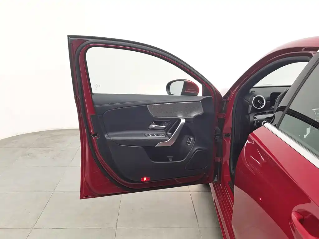 Mercedes-Benz A-Class — миниатюра 8