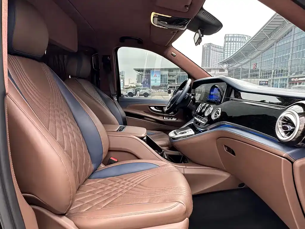 Mercedes-Benz Vito 2023 2.0T 7 мест