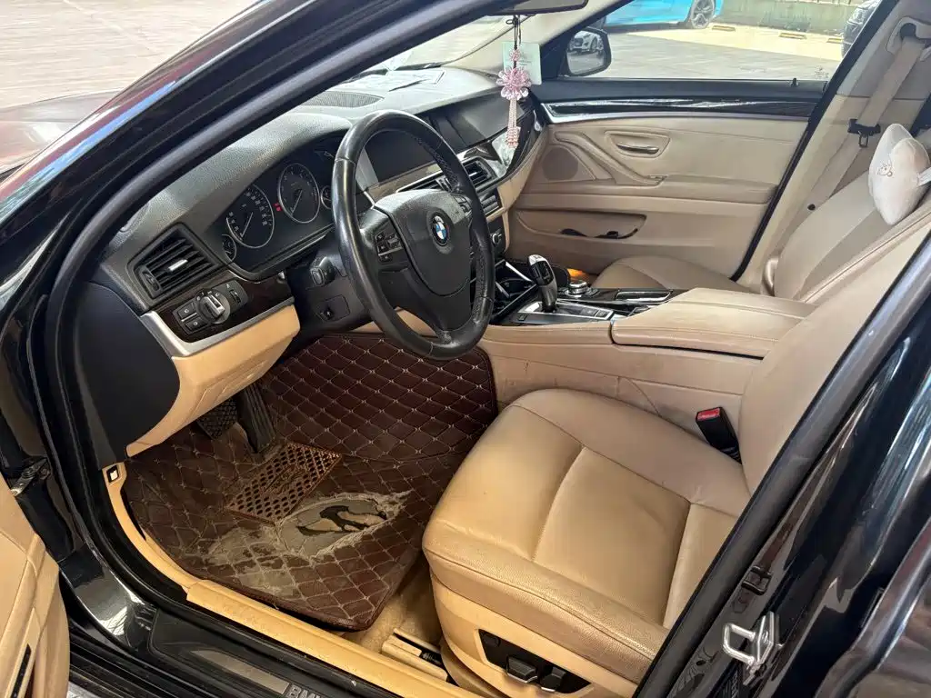 BMW 5 Series — миниатюра 7