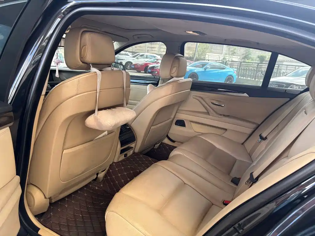 BMW 5 Series — миниатюра 4