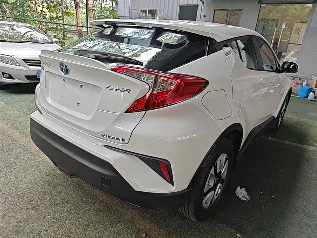 Toyota C-HR EV — миниатюра 5