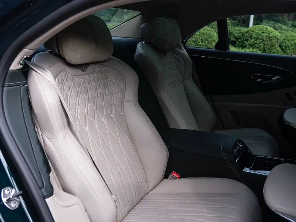 Bentley Flying Spur PHEV — миниатюра 29