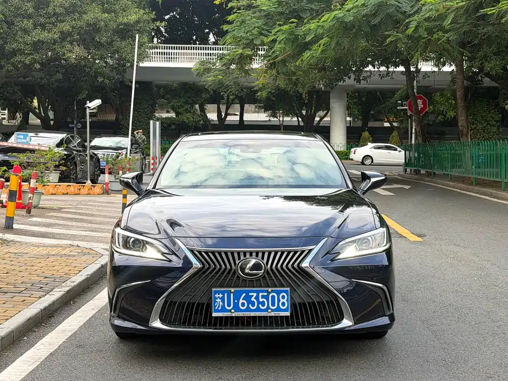 Lexus ES — миниатюра 2
