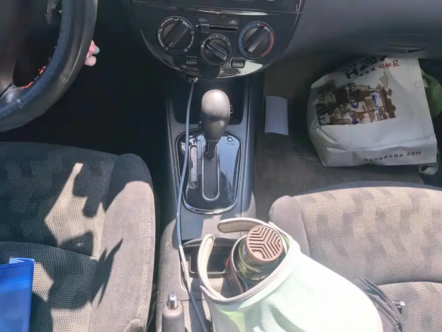 Nissan Tiida — миниатюра 16