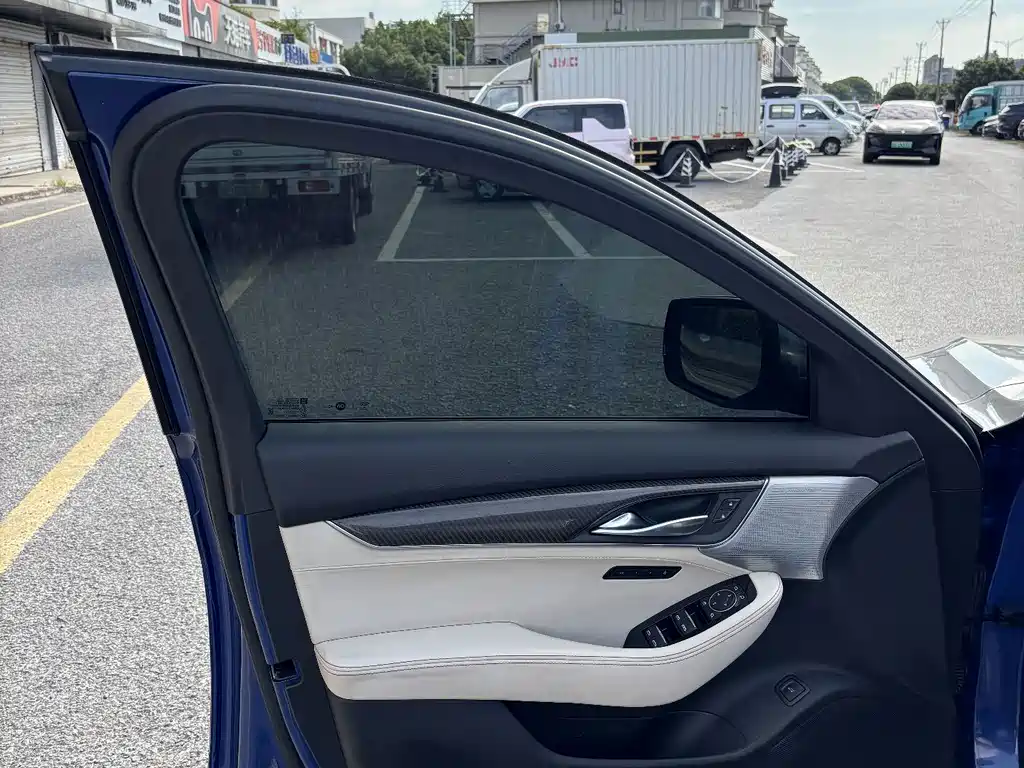 Cadillac CT5 — миниатюра 12