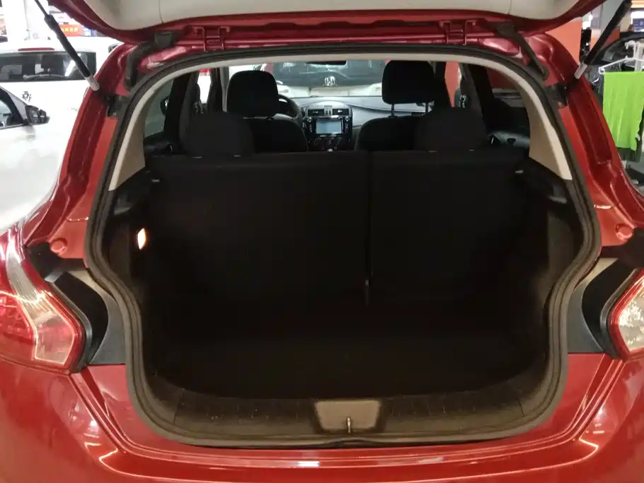 Nissan Tiida — миниатюра 4