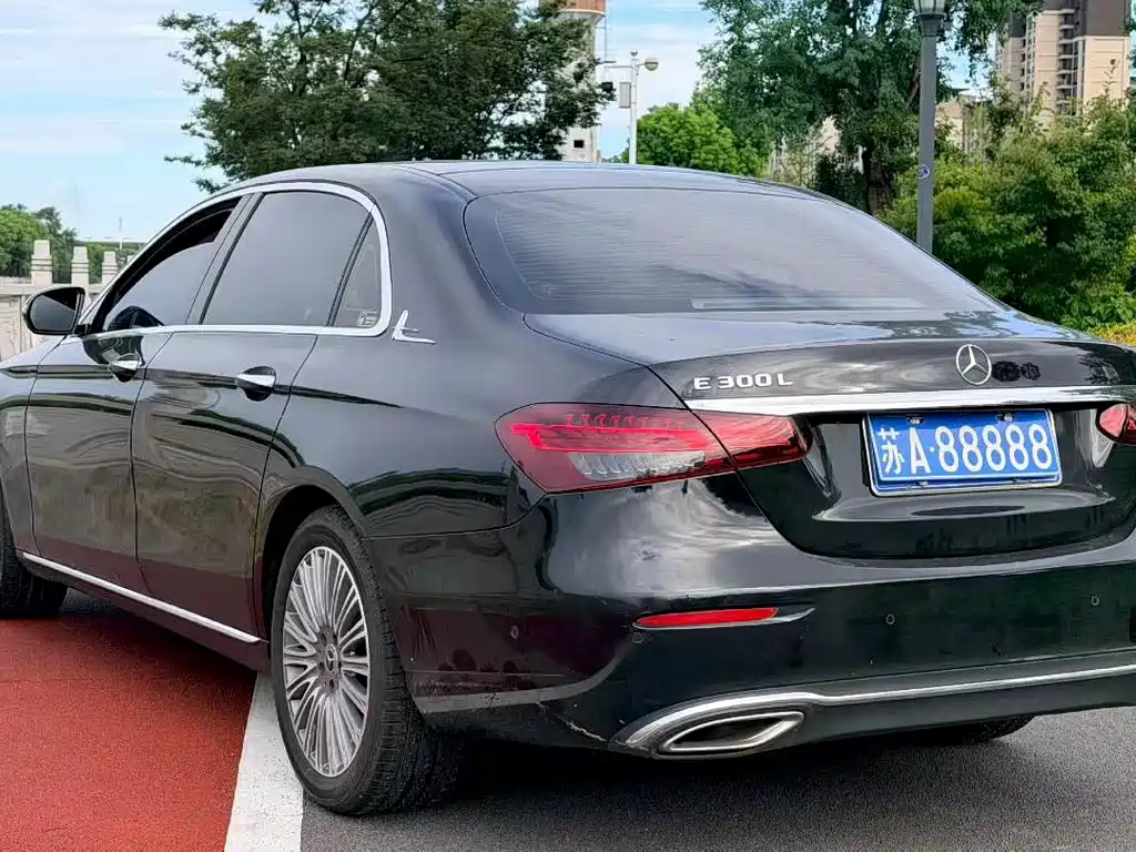 Mercedes-Benz E-Class — миниатюра 9