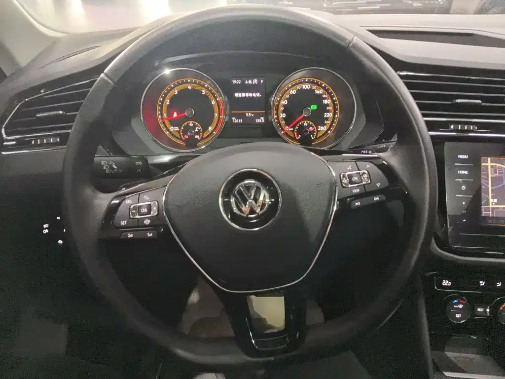 Volkswagen Tiguan L L 2019 330TSI AT Comfort VI