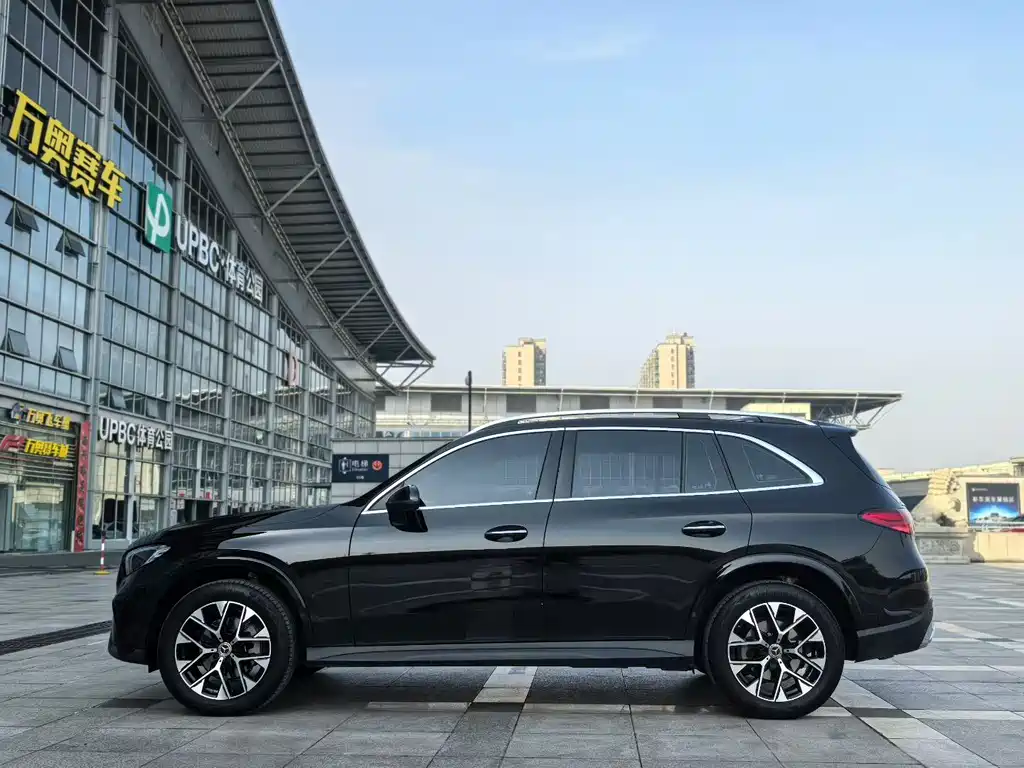 Mercedes-Benz GLC 2023 GLC 260 L 4MATIC Luxury 5 мест