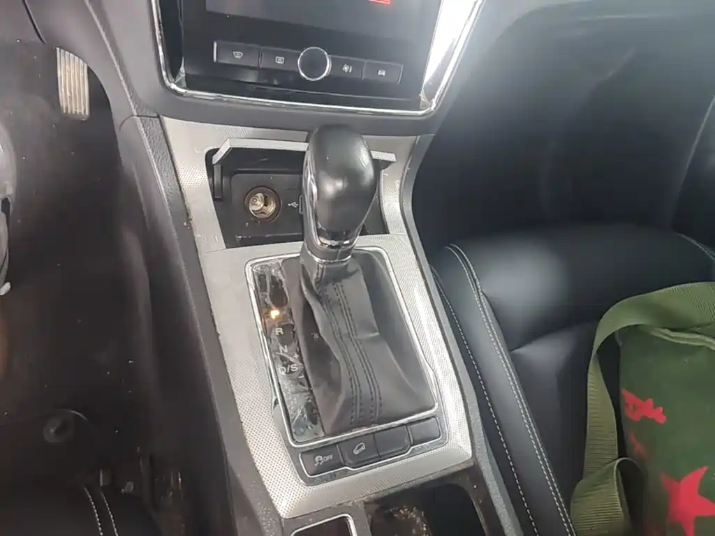 Roewe RX5 — миниатюра 14