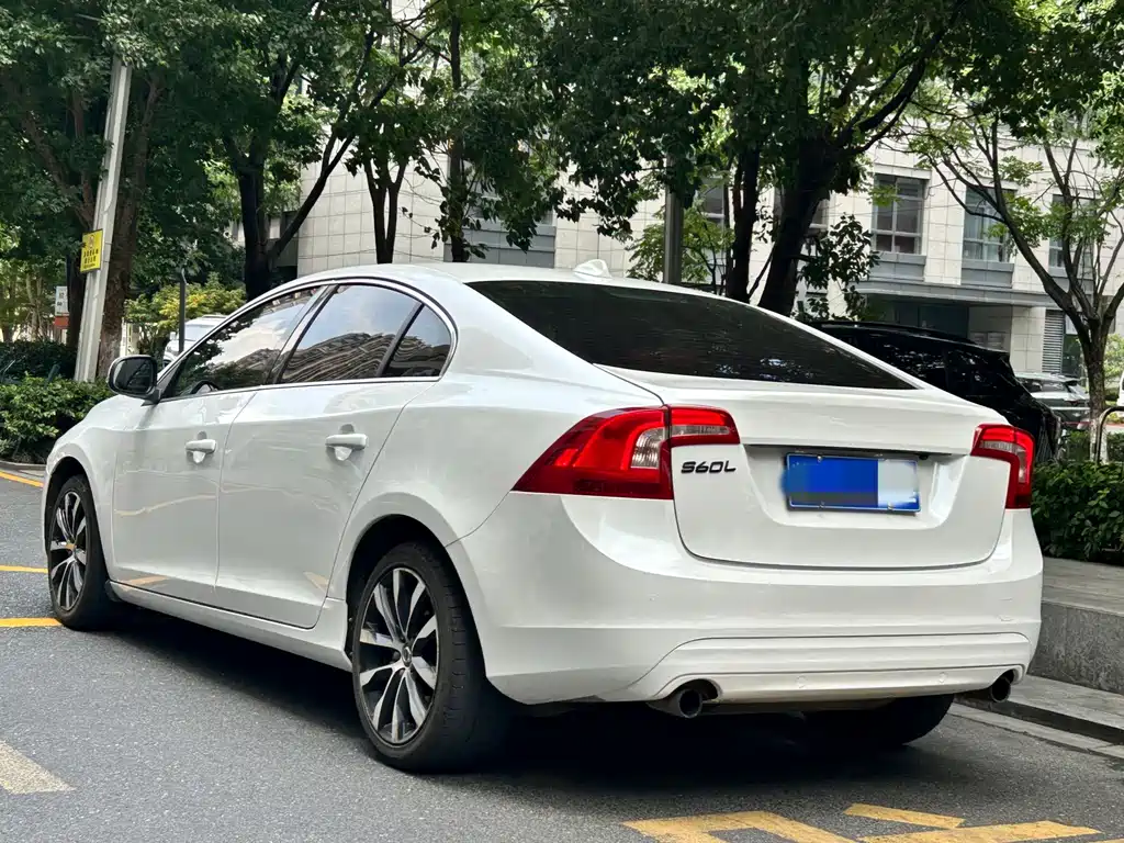 Volvo S60 — миниатюра 4