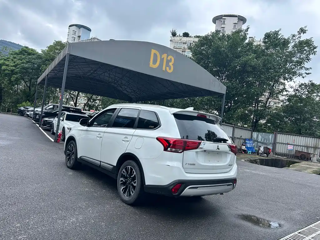 Mitsubishi Outlander 2020 2.0L Enjoy 5 мест