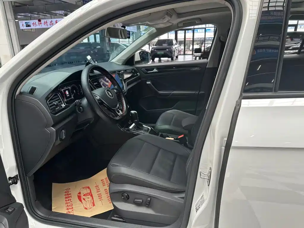 Volkswagen T-Roc — миниатюра 7