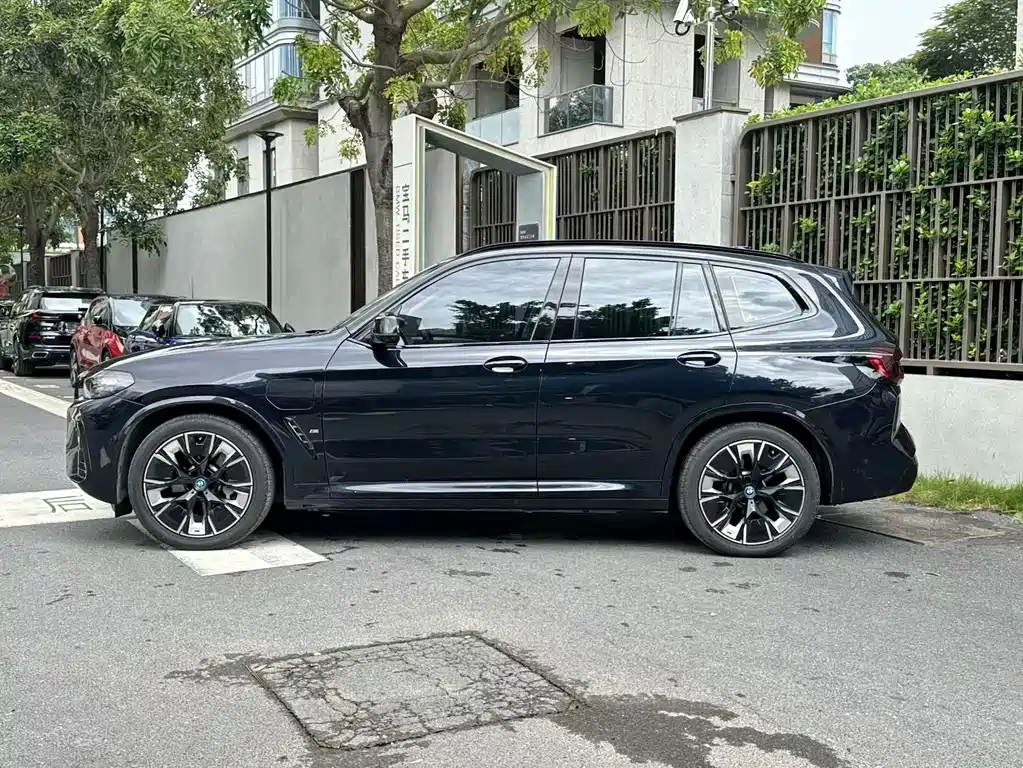 BMW iX3 — миниатюра 3