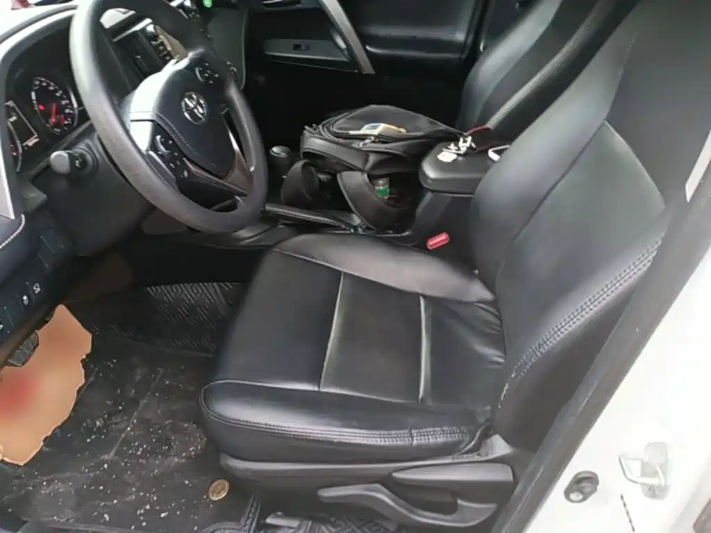 Toyota RAV4 — миниатюра 15