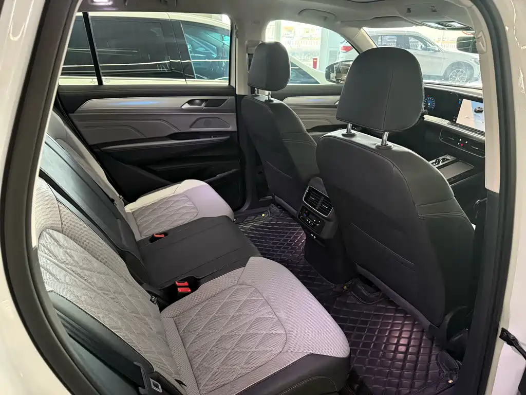 Volkswagen Tavendor 2023 380TSI R-Line