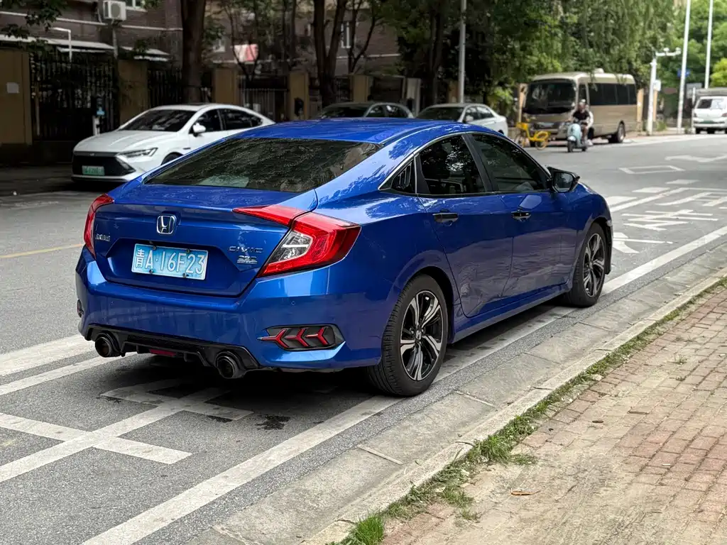 Honda Civic — миниатюра 9