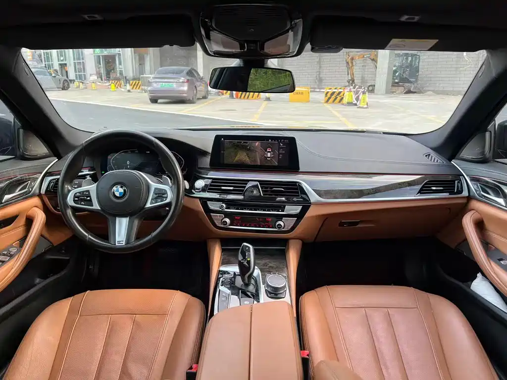 BMW 5 Series — миниатюра 6