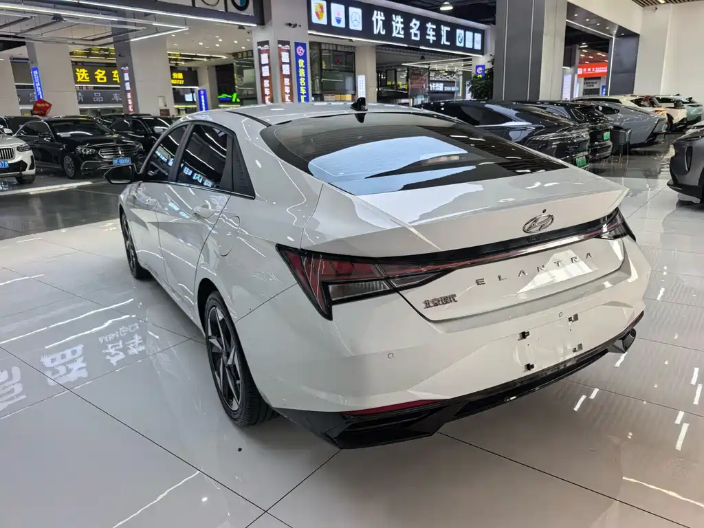 Hyundai Elantra — миниатюра 13