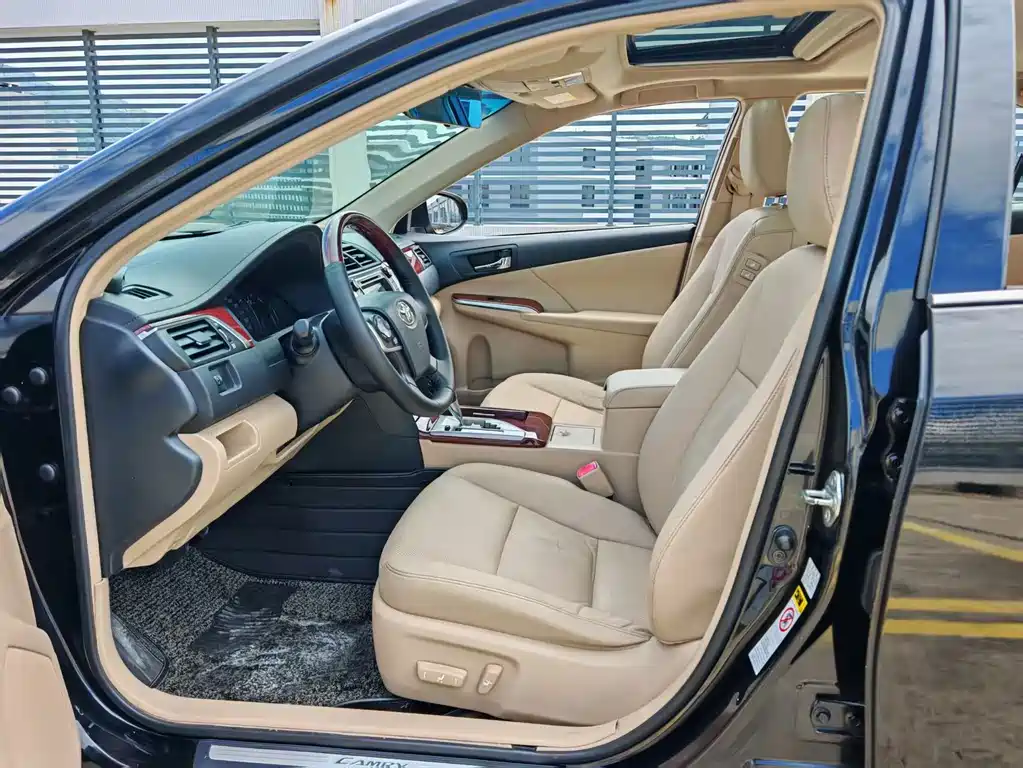 Toyota Camry — миниатюра 9